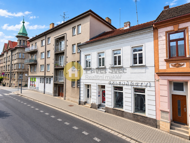 Dům s komerčním prostorem, dílnou a bytem v Písku. Užitná plocha 297 m2.