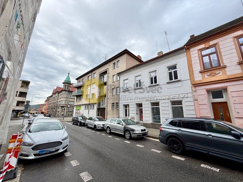 Dům s komerčním prostorem, dílnou a bytem v Písku. Užitná plocha 297 m2.