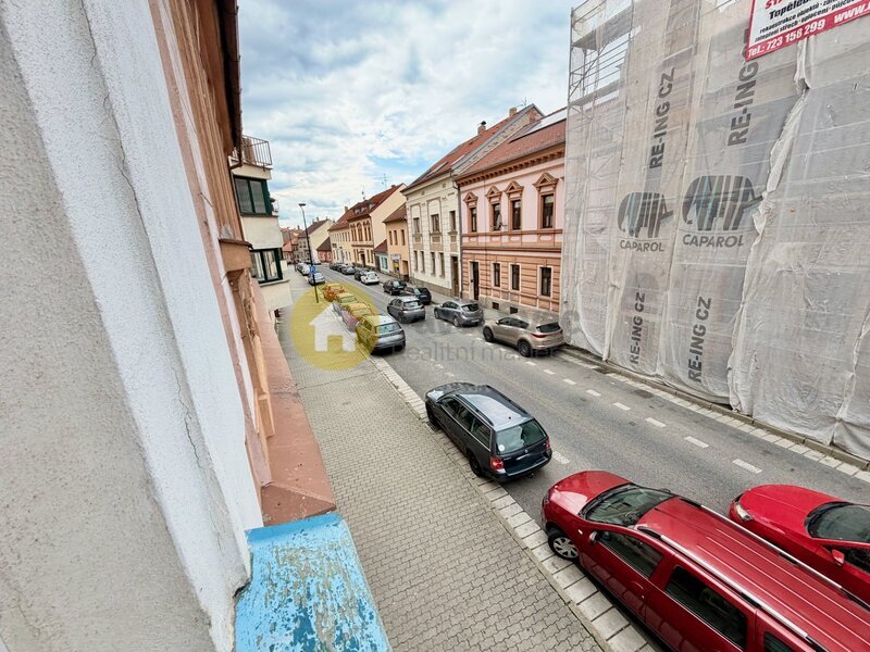Dům s komerčním prostorem, dílnou a bytem v Písku. Užitná plocha 297 m2.