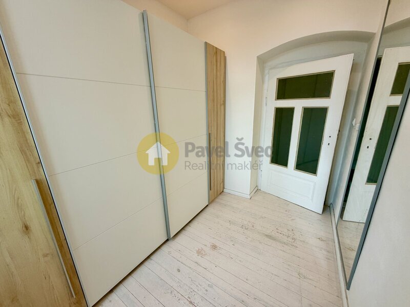 Dům s komerčním prostorem, dílnou a bytem v Písku. Užitná plocha 297 m2.