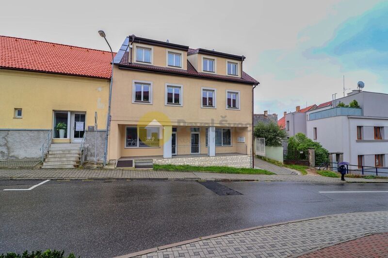 Pronájem atypického 3+kk, 86 m2, parkovací stání
