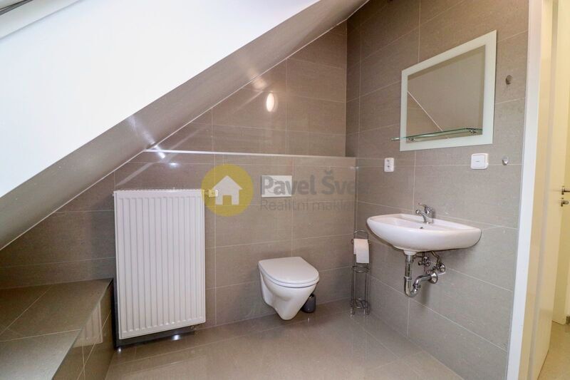 Pronájem atypického 3+kk, 86 m2, parkovací stání