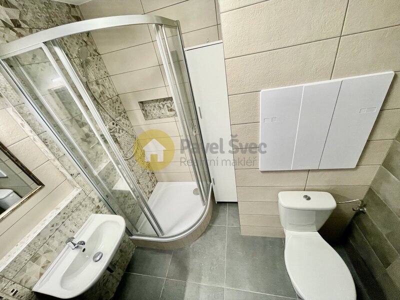 Pronájem nově rekonstruované garsonky, 32 m2/sklep, Strakonice
