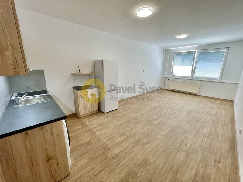 Pronájem nově rekonstruované garsonky, 32 m2/sklep, Strakonice