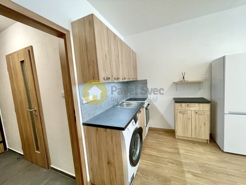 Pronájem nově rekonstruované garsonky, 32 m2/sklep, Strakonice