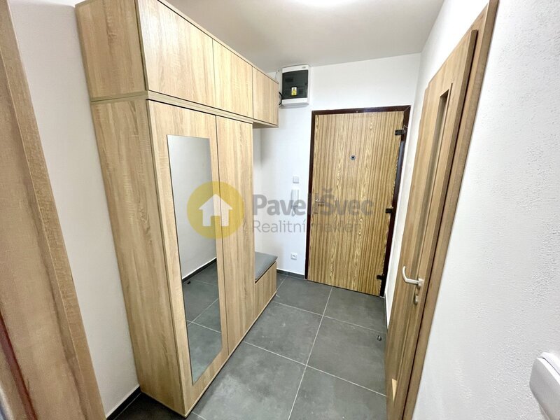 Pronájem nově rekonstruované garsonky, 32 m2/sklep, Strakonice