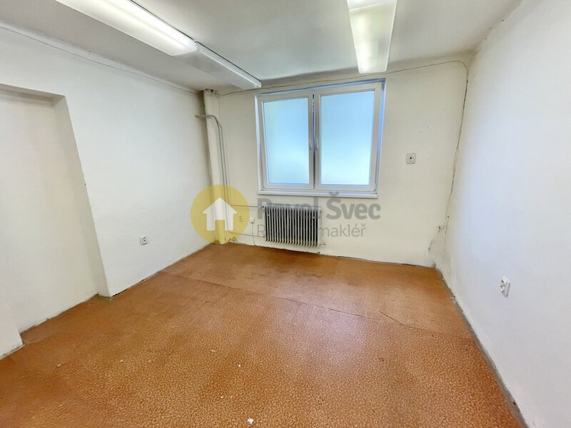 Pronájem kanceláře 15 m2 a skladu 17 m2, ul. Pekárenská - Č. Budějovice