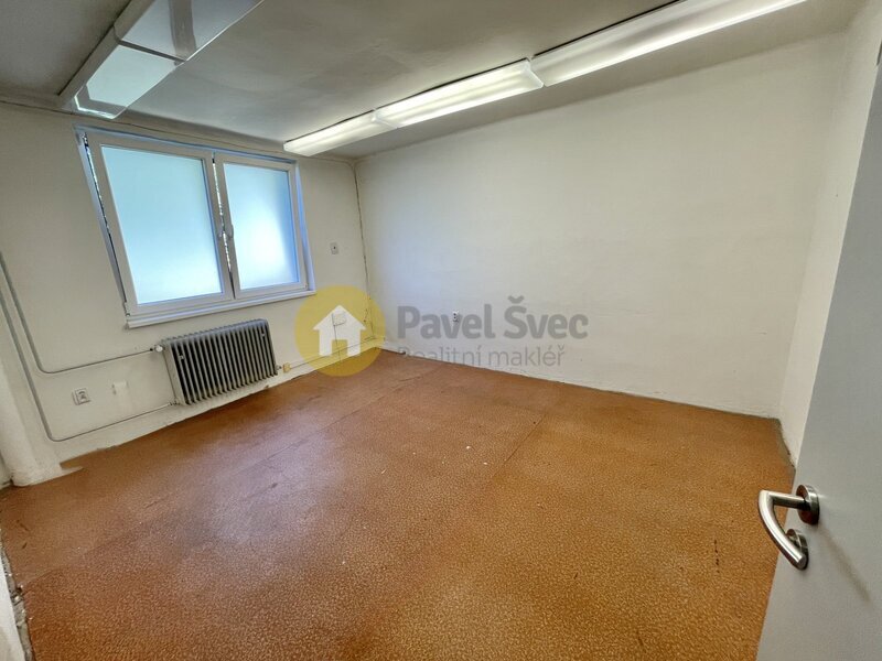 Pronájem kanceláře 15 m2 a skladu 17 m2, ul. Pekárenská - Č. Budějovice