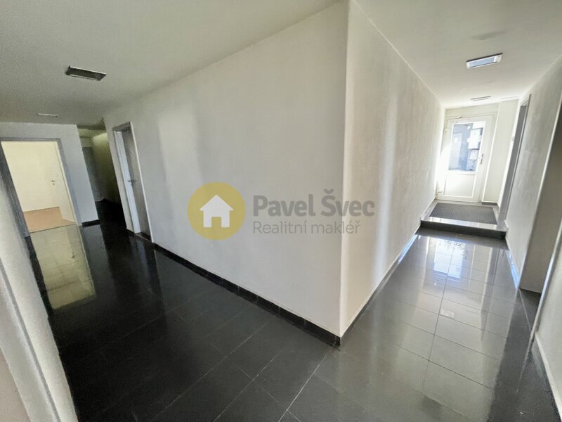 Pronájem kanceláře 15 m2 a skladu 17 m2, ul. Pekárenská - Č. Budějovice