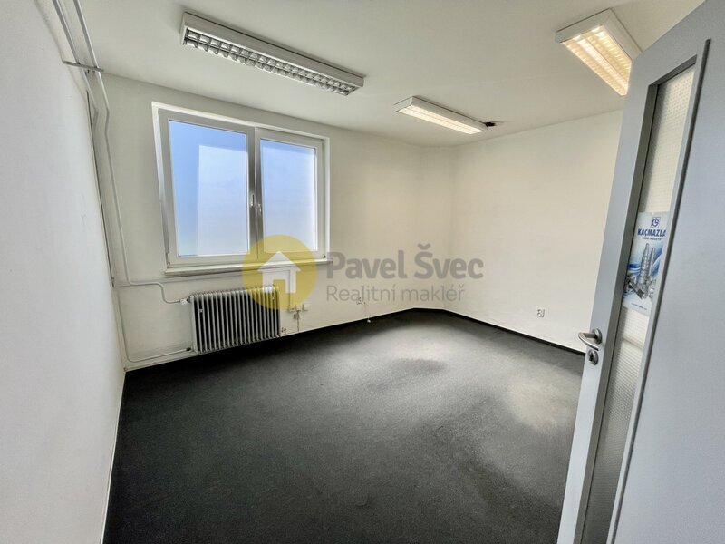 Pronájem kanceláře 15 m2 a skladu 17 m2, ul. Pekárenská - Č. Budějovice