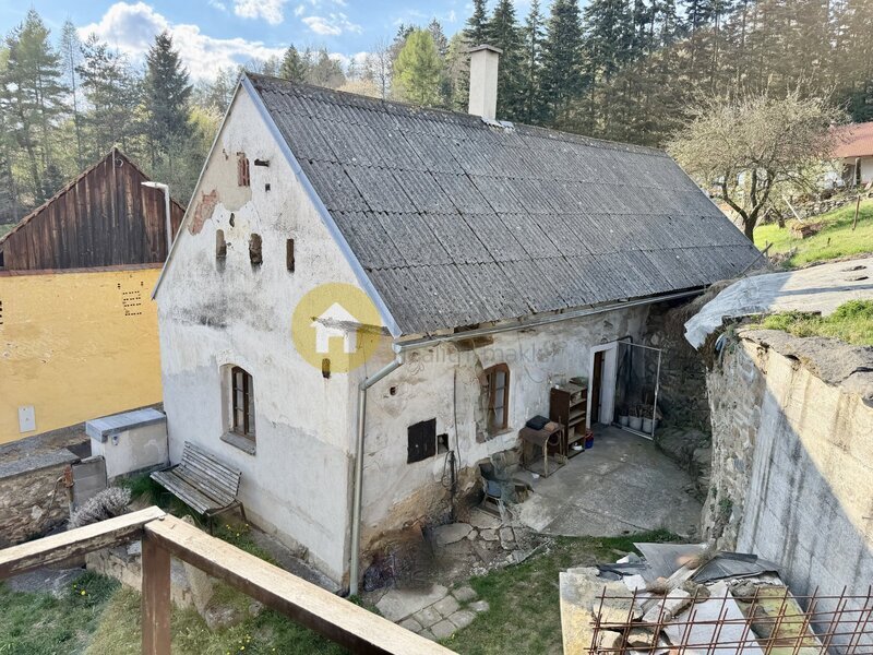 Prodej chalupy se zahradou, stodolou, dílnou, skladem, pozemky 1197 m2. Zadní Zborovice.