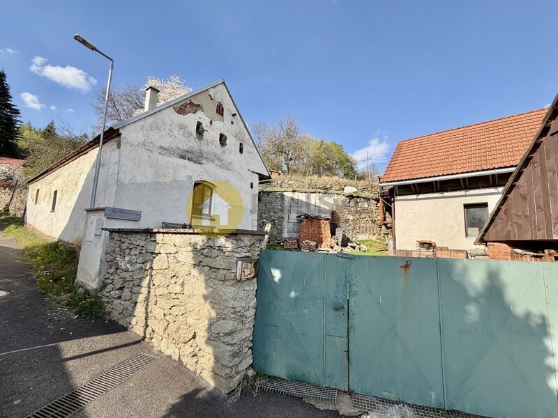 Prodej chalupy se zahradou, stodolou, dílnou, skladem, pozemky 1197 m2. Zadní Zborovice.