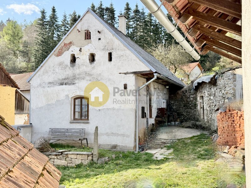 Prodej chalupy se zahradou, stodolou, dílnou, skladem, pozemky 1197 m2. Zadní Zborovice.