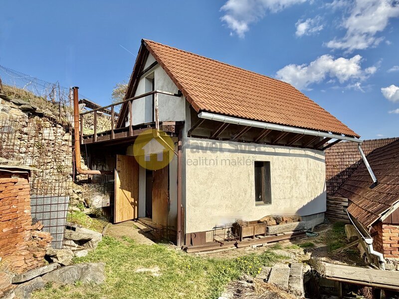 Prodej chalupy se zahradou, stodolou, dílnou, skladem, pozemky 1197 m2. Zadní Zborovice.