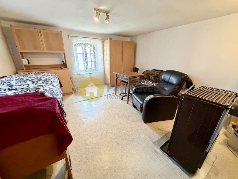 Prodej chalupy se zahradou, stodolou, dílnou, skladem, pozemky 1197 m2. Zadní Zborovice.