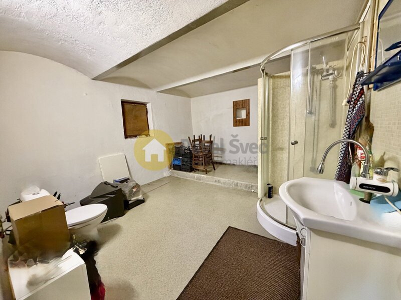 Prodej chalupy se zahradou, stodolou, dílnou, skladem, pozemky 1197 m2. Zadní Zborovice.