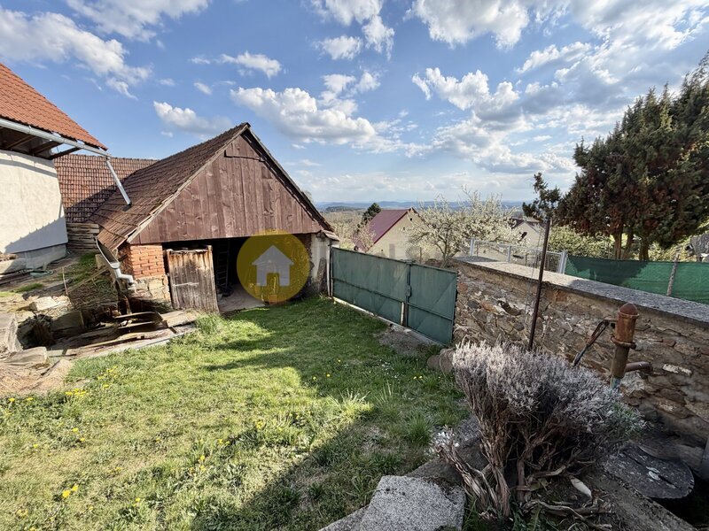 Prodej chalupy se zahradou, stodolou, dílnou, skladem, pozemky 1197 m2. Zadní Zborovice.