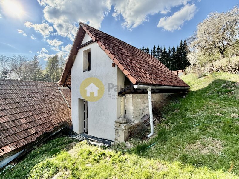 Prodej chalupy se zahradou, stodolou, dílnou, skladem, pozemky 1197 m2. Zadní Zborovice.