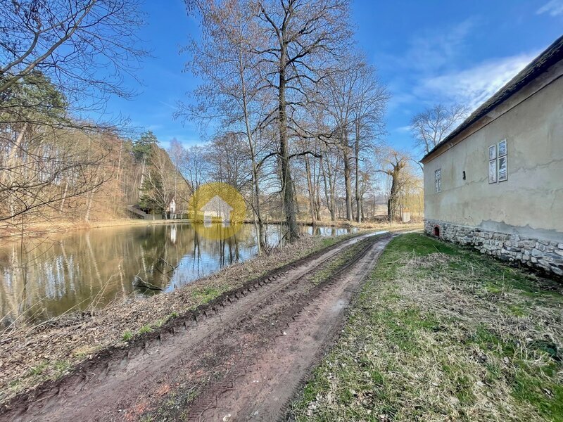 Pronájem části domu/byt 3+1, 98 m2 s předzahrádkou, polosamota Radomyšl-Kaletice