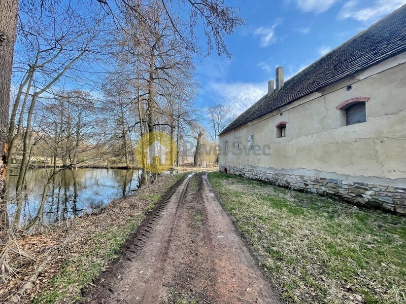 Pronájem části domu/byt 3+1, 98 m2 s předzahrádkou, polosamota Radomyšl-Kaletice