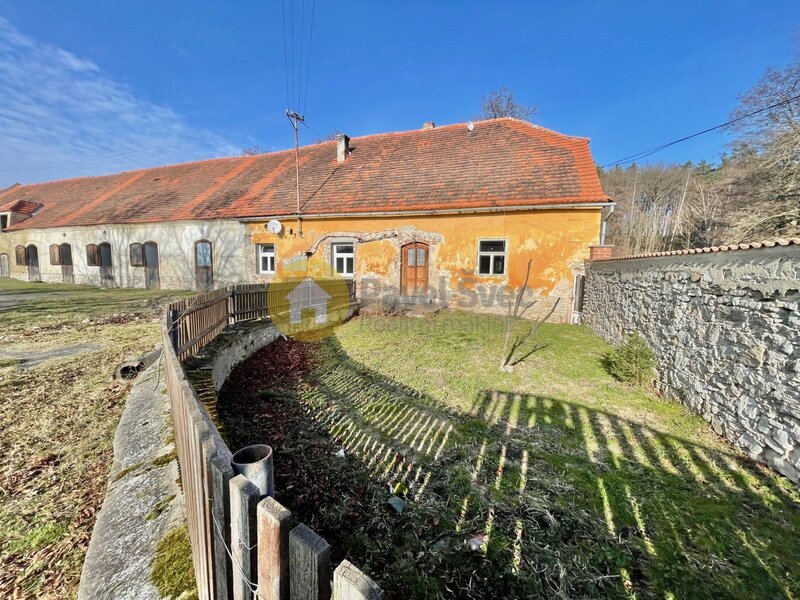 Pronájem části domu/byt 3+1, 98 m2 s předzahrádkou, polosamota Radomyšl-Kaletice