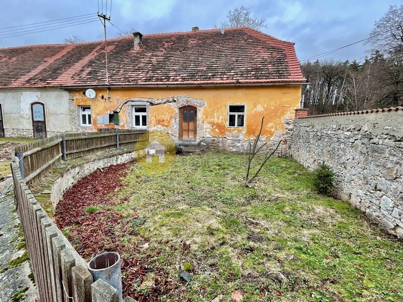 Pronájem části domu/byt 3+1, 98 m2 s předzahrádkou, polosamota Radomyšl-Kaletice