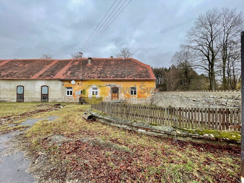 Pronájem části domu/byt 3+1, 98 m2 s předzahrádkou, polosamota Radomyšl-Kaletice