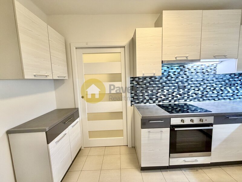 Pronájem bytu 3+kk, 55 m2, lodžie/sklep - ul. Sokolovská-Strakonice