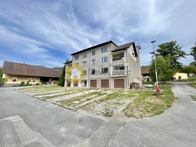 Prodej bytu 3+1, 78 m2, lodžie/sklep, obec Miloňovice, okr. Strakonice