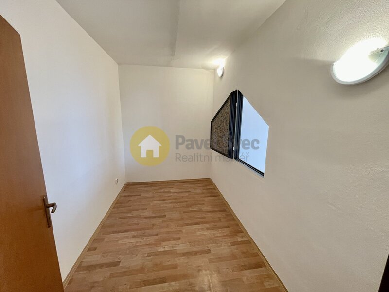 Pronájem bytu 1+1, 42 m2, Povážská-Strakonice