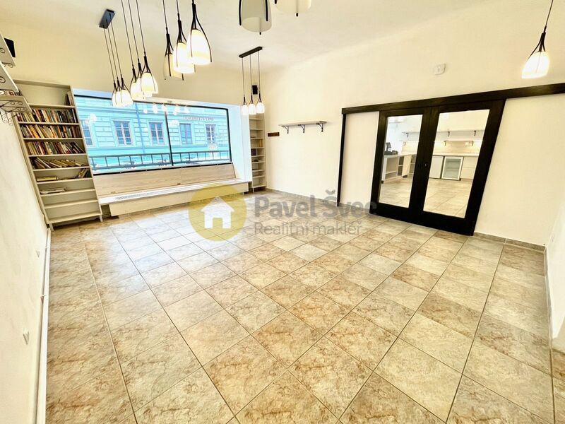 Prodej komerčního objektu (kavárny/restaurace/bistra)-120 m2, České Budějovice