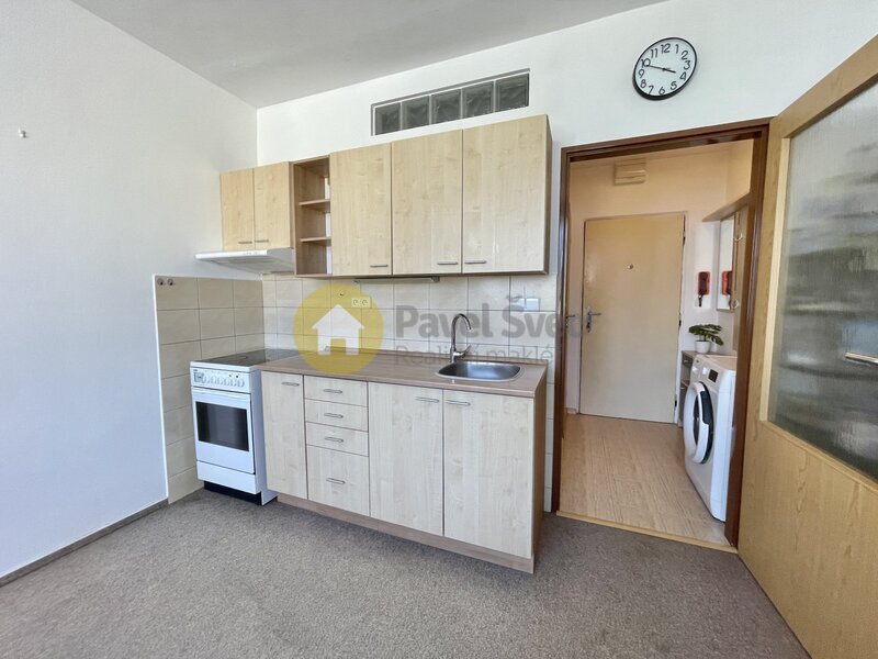 Pronájem 2+kk, 37 m2, balkon/sklep, ul. Luční, Strakonice