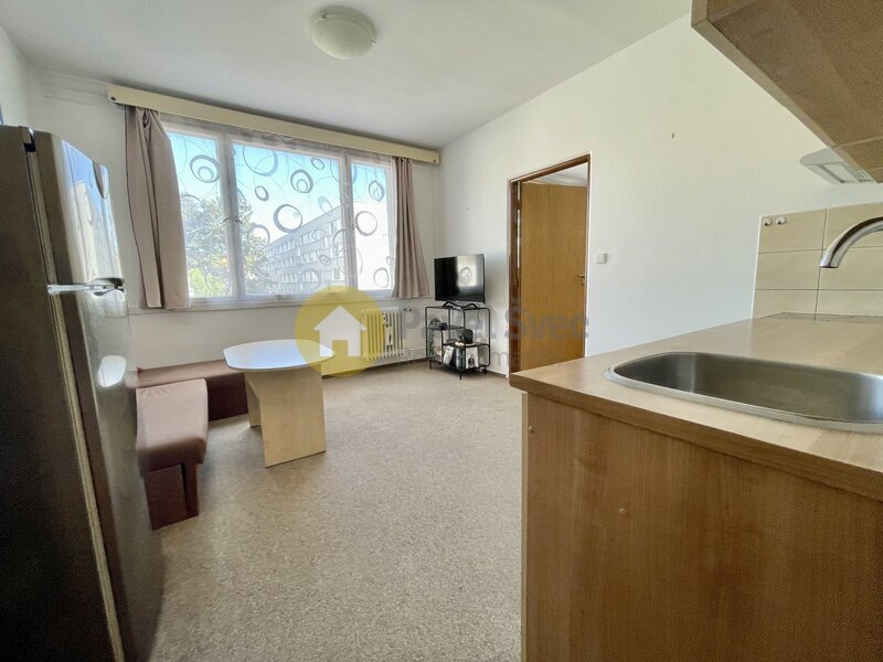 Pronájem 2+kk, 37 m2, balkon/sklep, ul. Luční, Strakonice