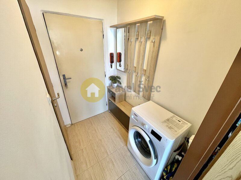 Pronájem 2+kk, 37 m2, balkon/sklep, ul. Luční, Strakonice