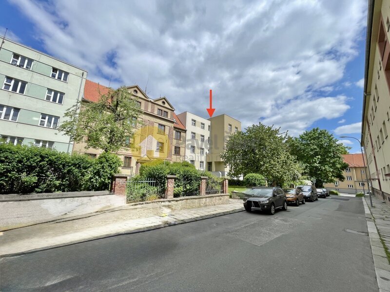 Prodej prostorného byt 2+1, balkon, komora, sklep, Strakonice