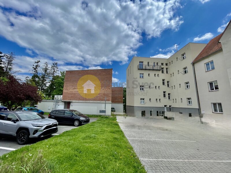 Prodej prostorného byt 2+1, balkon, komora, sklep, Strakonice
