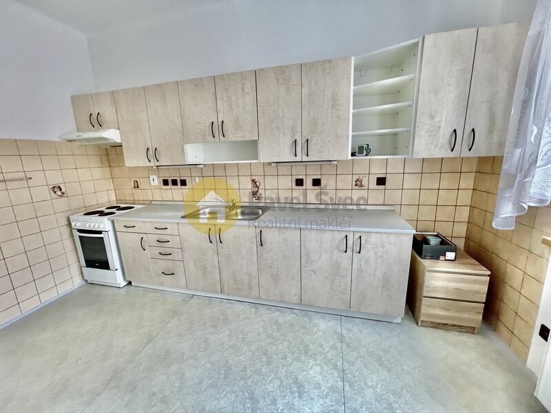 Prodej prostorného byt 2+1, balkon, komora, sklep, Strakonice