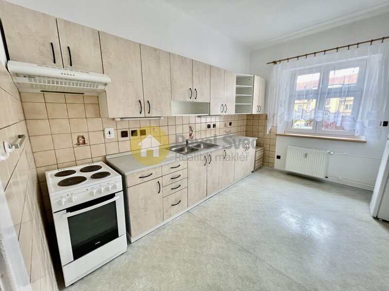Prodej prostorného byt 2+1, balkon, komora, sklep, Strakonice