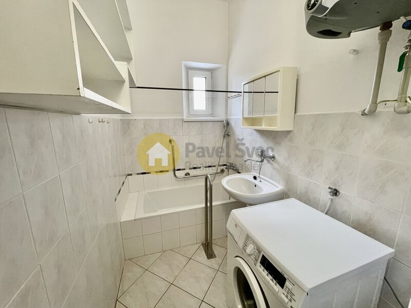 Prodej prostorného byt 2+1, balkon, komora, sklep, Strakonice