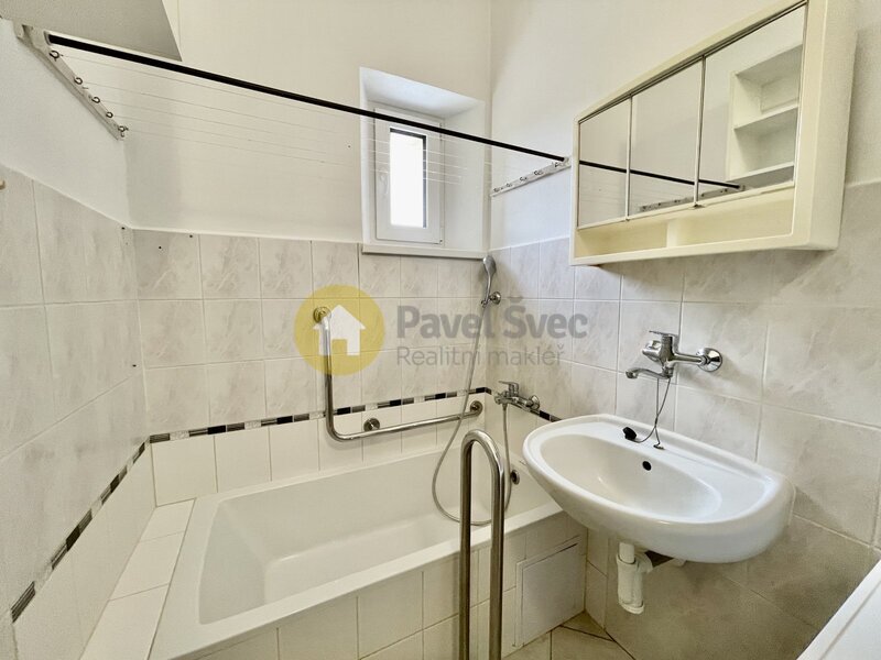 Prodej prostorného byt 2+1, balkon, komora, sklep, Strakonice
