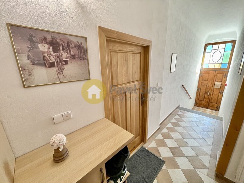 Prostorný rodinný dům s FVE, tři byty s užitnou plochou 215 m2 a krásnou zahradou - Strakonice