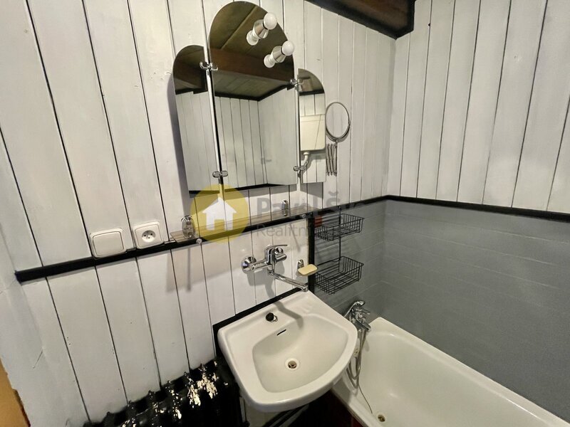 Prostorný rodinný dům s FVE, tři byty s užitnou plochou 215 m2 a krásnou zahradou - Strakonice