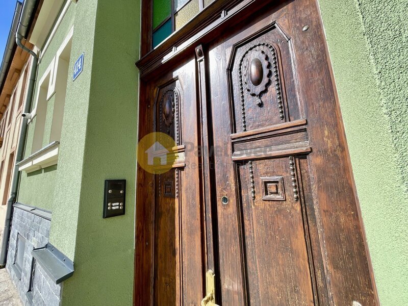 Prostorný rodinný dům s FVE, tři byty s užitnou plochou 215 m2 a krásnou zahradou - Strakonice