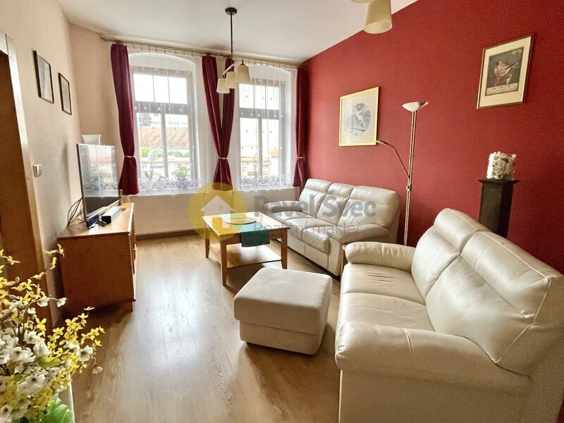Prostorný rodinný dům s FVE, tři byty s užitnou plochou 215 m2 a krásnou zahradou - Strakonice