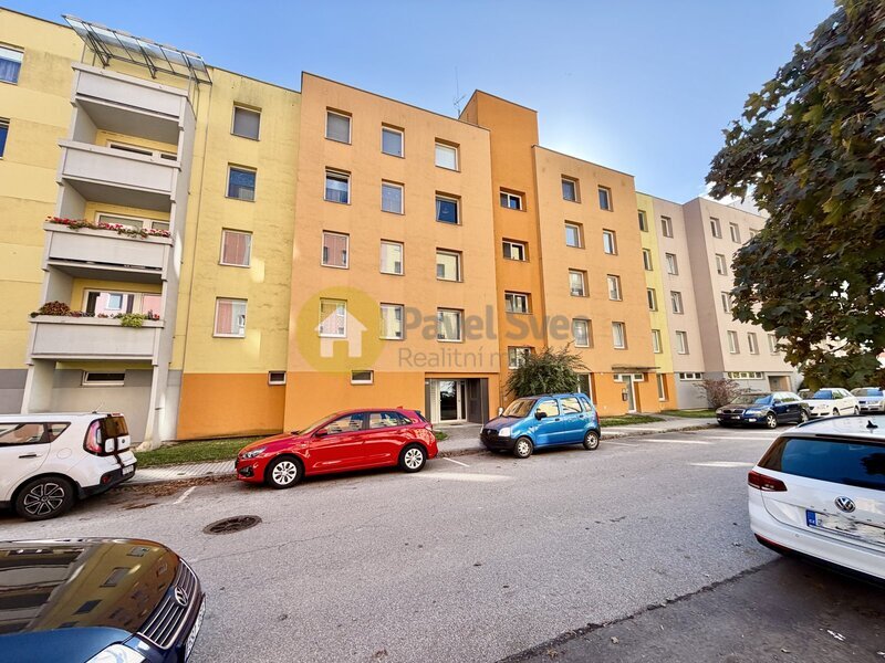 Pronájem 2+kk, 41 m2, balkon/sklep, sídliště Mír, Strakonice
