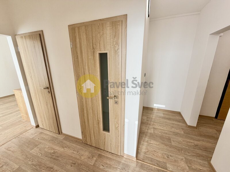 Pronájem 2+kk, 41 m2, balkon/sklep, sídliště Mír, Strakonice