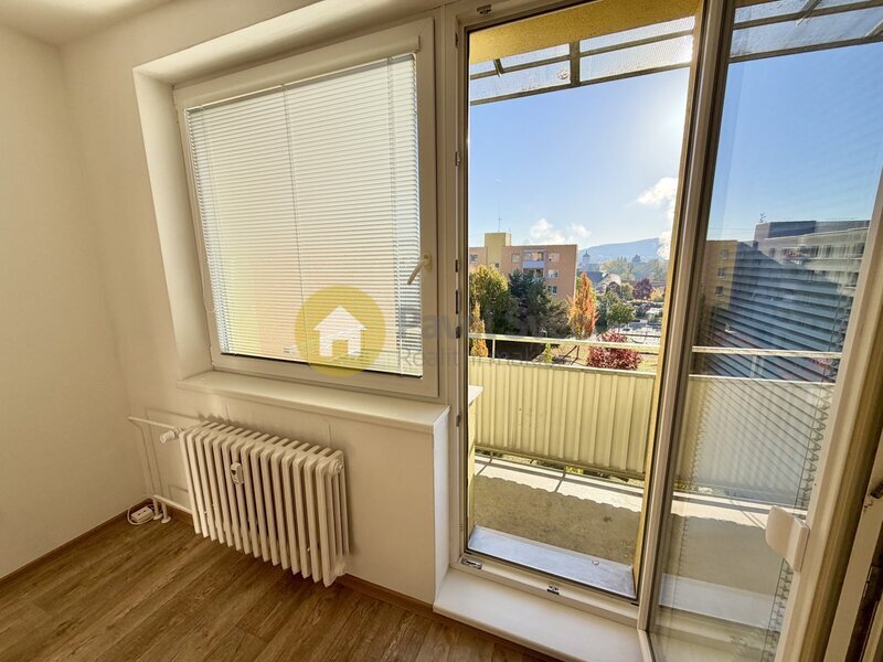 Pronájem 2+kk, 41 m2, balkon/sklep, sídliště Mír, Strakonice