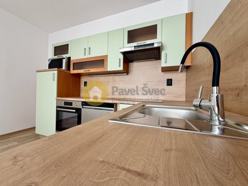 Pronájem 2+kk, 41 m2, balkon/sklep, sídliště Mír, Strakonice