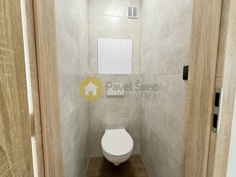 Pronájem 2+kk, 41 m2, balkon/sklep, sídliště Mír, Strakonice
