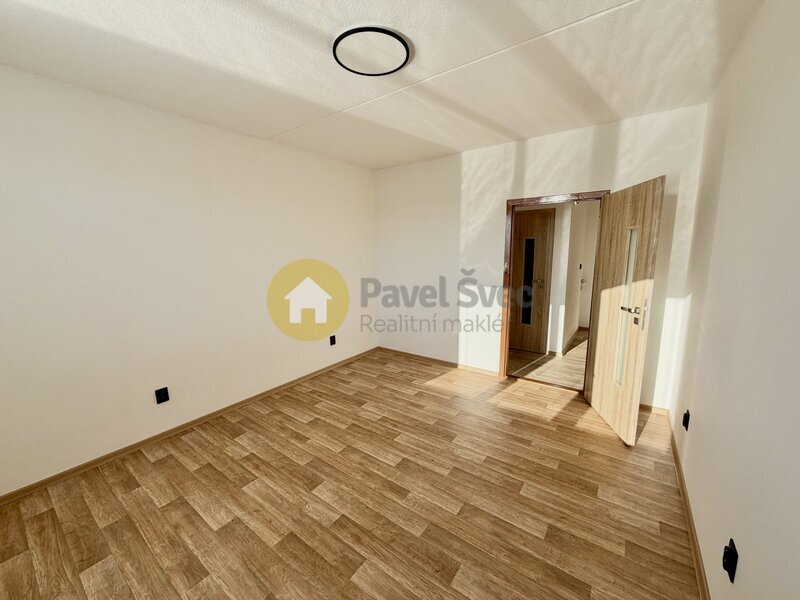Pronájem 2+kk, 41 m2, balkon/sklep, sídliště Mír, Strakonice